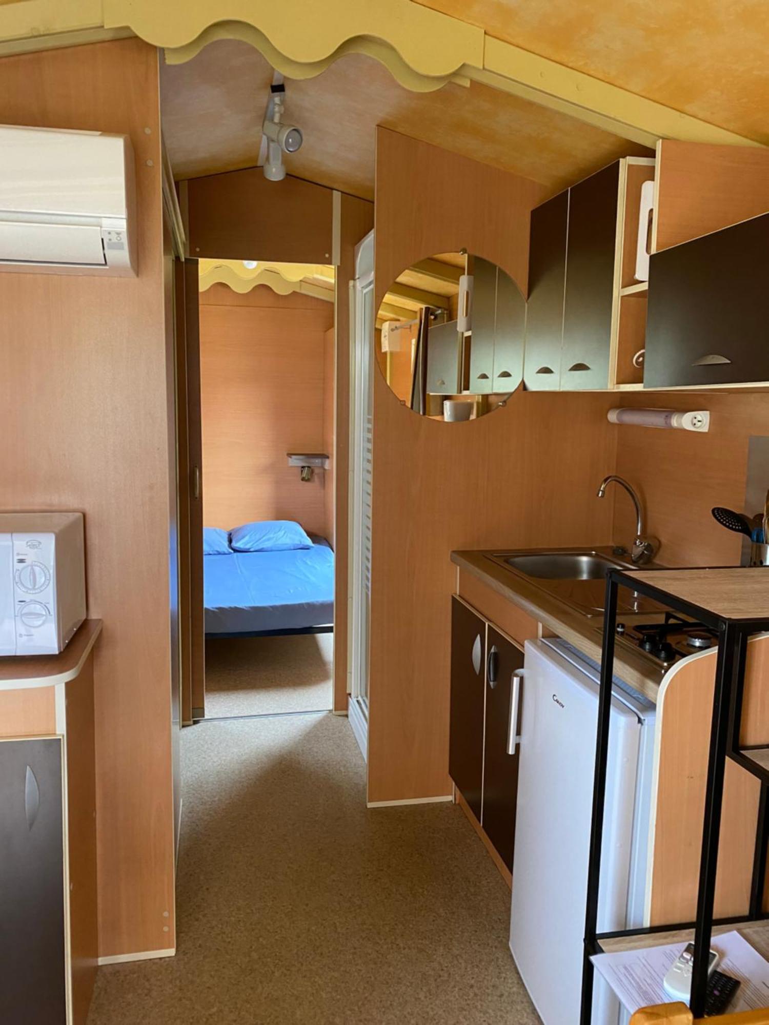Camping Les Amandiers Castelnau-de-Guers Eksteriør billede