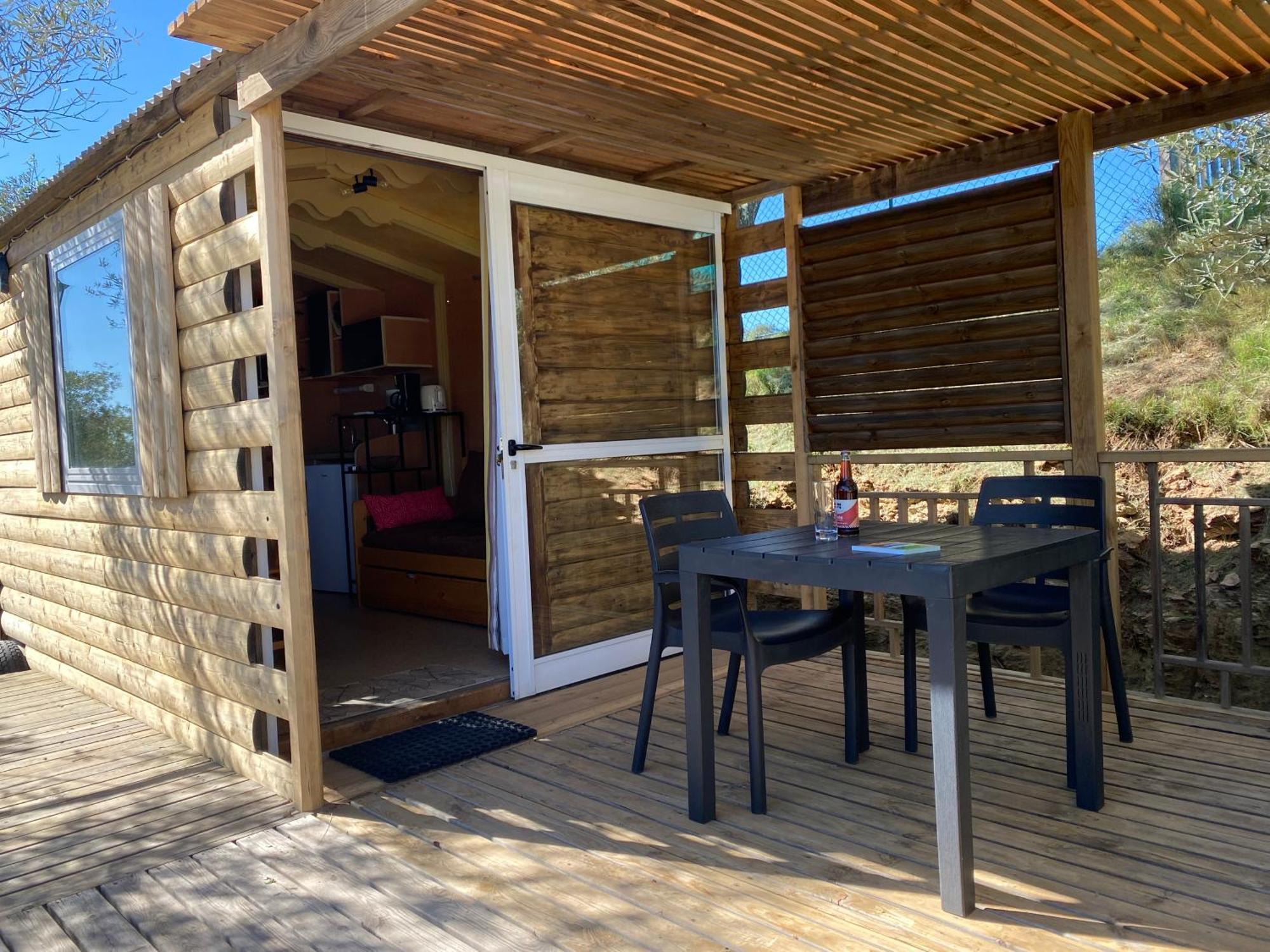Camping Les Amandiers Castelnau-de-Guers Eksteriør billede