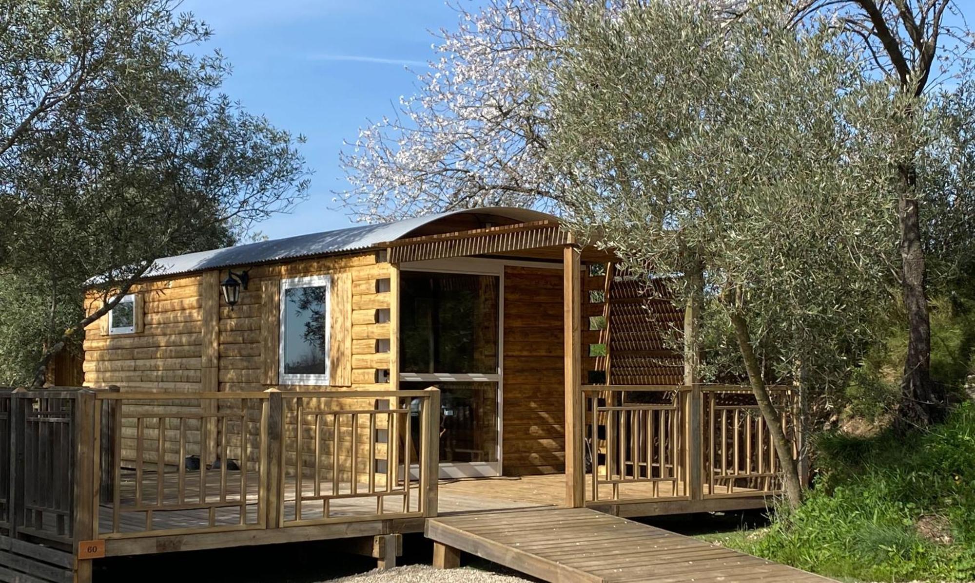 Camping Les Amandiers Castelnau-de-Guers Eksteriør billede